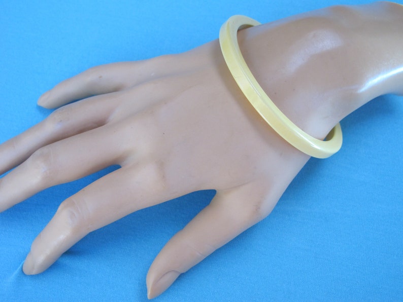 Bracelet Bakelite Spacer Bangle Creamed Corn Yellow Opaque Squared 316 Wide Squared Rich Patina Vintage c.1940/'s