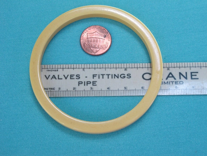 Bracelet Bakelite Spacer Bangle Creamed Corn Yellow Opaque Squared 316 Wide Squared Rich Patina Vintage c.1940/'s
