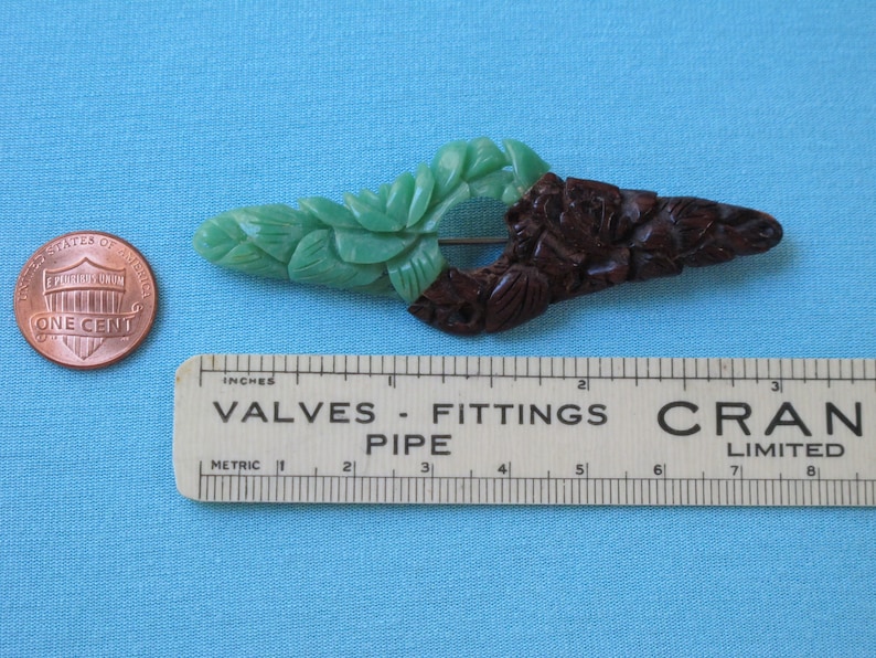 Pin Brooch Celluloid Jade Green Dark Grained Wood Hand Carved Flower Floral Leaf Design Vintage c.1930s