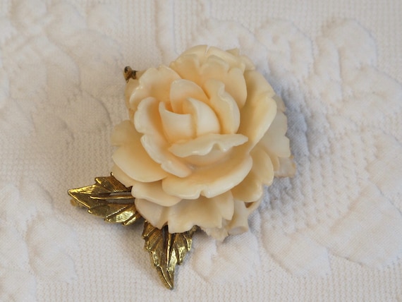Brooch Pin Peachy Pink Detailed Resin Rose Gold T… - image 1