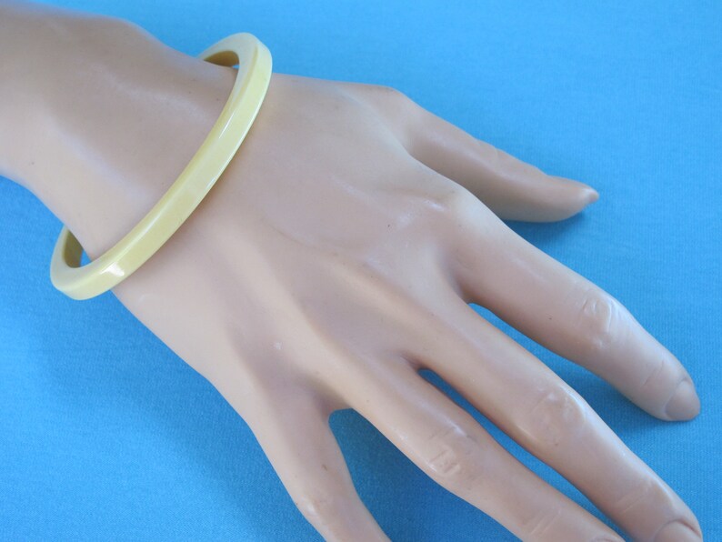 Bracelet Bakelite Spacer Bangle Creamed Corn Yellow Opaque Squared 316 Wide Squared Rich Patina Vintage c.1940/'s