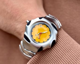 Oakley-Style Yellow Dial Watch | Futuristic Design | Silver Metal Wristwatch | old & Sporty Watch | Adjustable Strap Kit Included