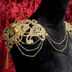 Epaulettes en forme de tête de mort dorées, brodées de fleurs, chaîne en dentelle métallique brodée, accessoire de bijou d'épaule fait main, pièce de costume baroque gothique