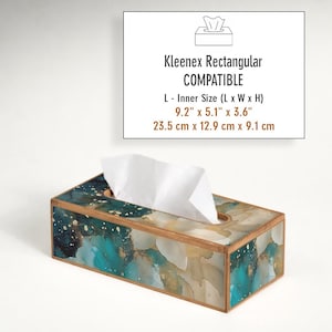 Op de afbeelding: Rechthoekige Kleenex tissuebox met een abstract ontwerp in teal, goud en wit. Compatibel met Kleenex tissues. Binnenafmetingen: 23,5 cm x 12,9 cm x 9,1 cm.
