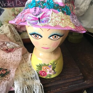 Vissershoed dames kunstzinnige gescheurde shabby chic OOAK vlinderrozen kantcollage One size