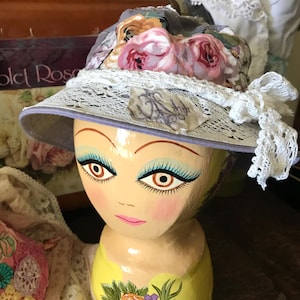 Art to Wear Bucket Hat: Shabby Chic Roses, Birds & Paris-stempel