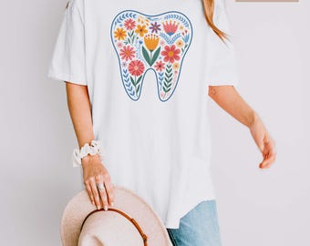 Chemise dent florale, T-shirt d'hygiéniste dentaire, Chemise de bureau de dentiste, T-shirt graphique de fleur de dent, Cadeau d'assistante dentaire, Vêtements pour professionnels dentaires