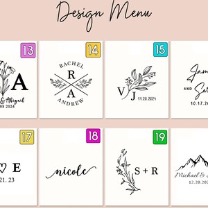 Puede incluir: Un men&uacute; de dise&ntilde;o con ocho tarjetas rectangulares blancas con ilustraciones y texto en tinta negra. Los dise&ntilde;os incluyen motivos florales, siluetas de monta&ntilde;as, iniciales y nombres como Saara, Abigail, Rachel, Andrew, James, Sarah, Nicole, Michael y Sophia.