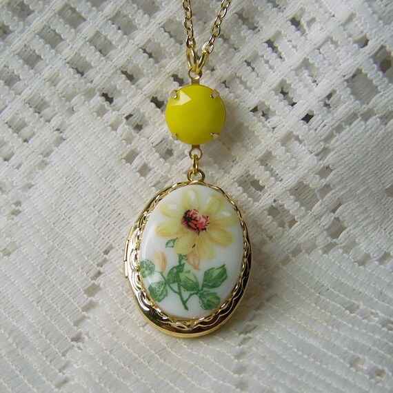 Yellow Daisy Cameo Locket Daisy Locket Yellow & white daisy Etsy