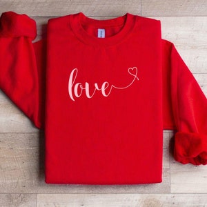 Valentines Day Sweatshirt, Love Sweatshirt, Heart Sweater, Valentines Sweatshirt, Valentines Apparel, Valentines Cozy Crewneck, XOXO