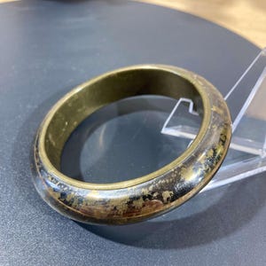 Antique jewelry Vintage rigid bracelet in gold metal with retro marble effect from the 70s