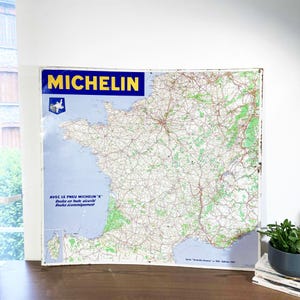 Große Michelin-Emaille-Plakette 1967 – Straßenkarte Nr. 989 – Vintage-Bibendum-Garage-Dekor
