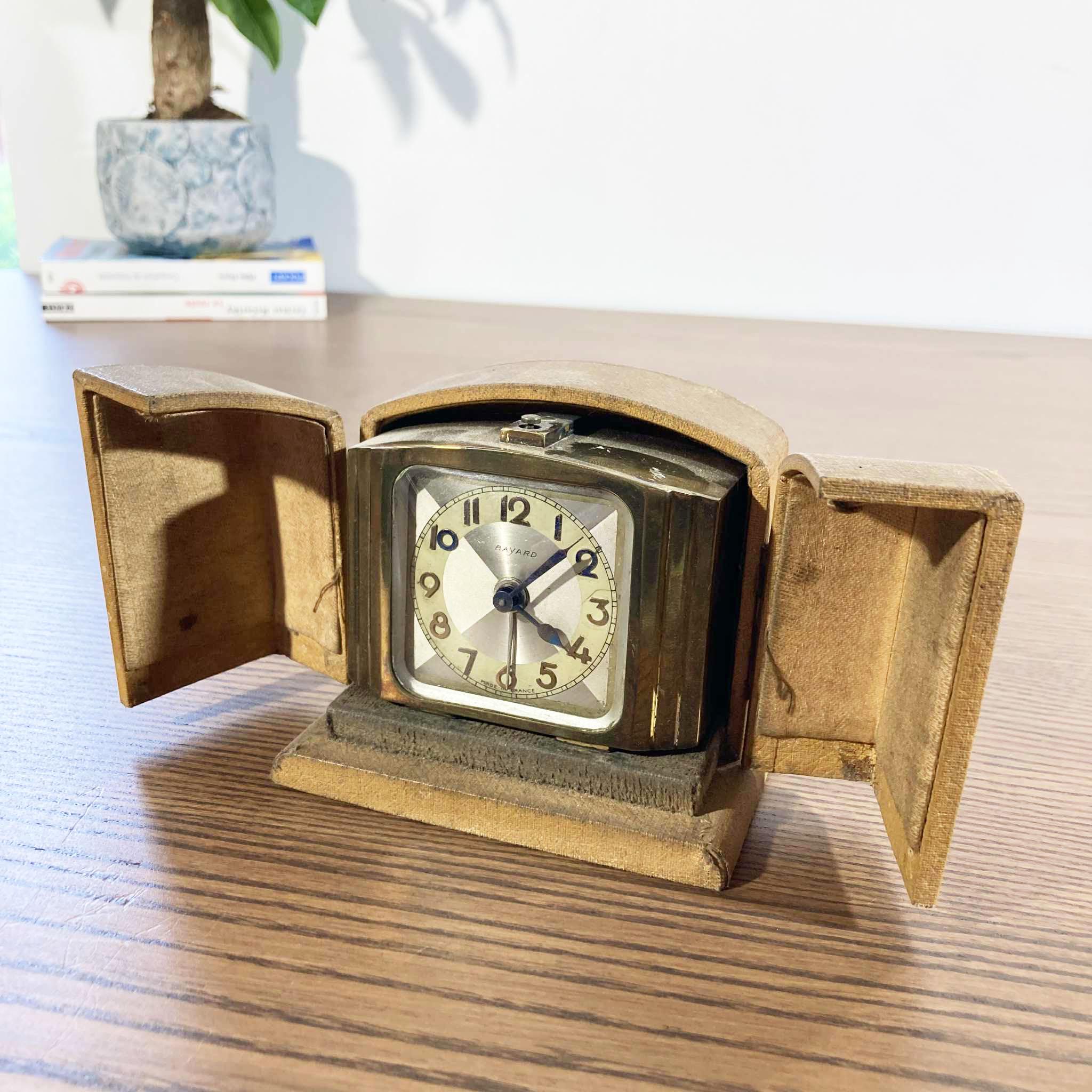 ヴィンテージ ベヤード トラベル アラーム クロック • 1950年代の 