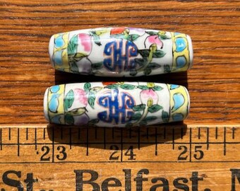 Un par de grandes cuentas de cerámica chinas