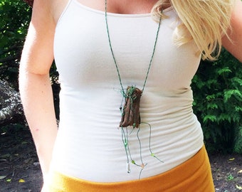 Green Tree Bark Pouch Amulet Necklace, Medicine Bag, Juniper Bark, Natural Tree Jewelry, Boho Style