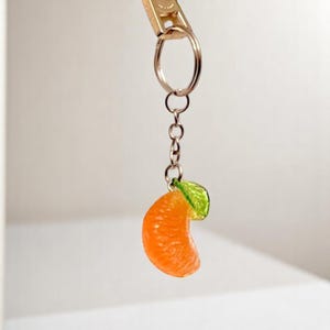 Grazioso portachiavi arancione Y2K - Ciondolo per borsa con ciondolo a forma di frutta estetica per ragazze e regali alla moda