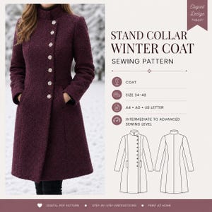 Op de afbeelding: Een bordeauxrode winterjas met opstaande kraag en decoratieve knopen. De jas heeft een getextureerde stof en een uitlopend silhouet. De afbeelding bevat ook een naaipatroon met de tekst "STAND COLLAR WINTER COAT SEWING PATTERN".
