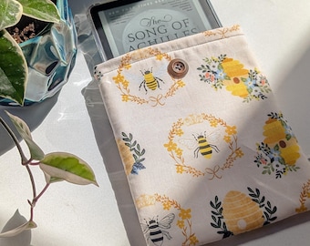 Bee Book Sleeve, Beehive Book Protector, Honeycomb Book Sleeve, Padded Kindle Sleeve, Book Journal Cover, Hardcover paperback sleeve