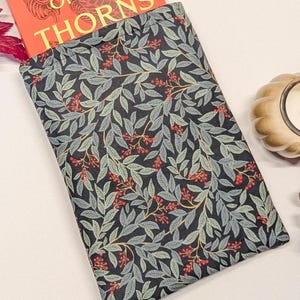 Leaves and Berries Book Sleeve, Winter Woodland Hardcover Book Protector, Paperback Book Sleeve, eReader Kindle Sleeve, Book Journal Cover