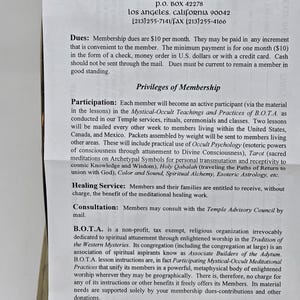 Puede incluir: Documento impreso de Builders of the Adytum, una organizaci&oacute;n religiosa. El texto incluye informaci&oacute;n de contacto, cuotas de membres&iacute;a, privilegios y una descripci&oacute;n de las actividades y ense&ntilde;anzas de la organizaci&oacute;n. El documento est&aacute; en papel blanco.
