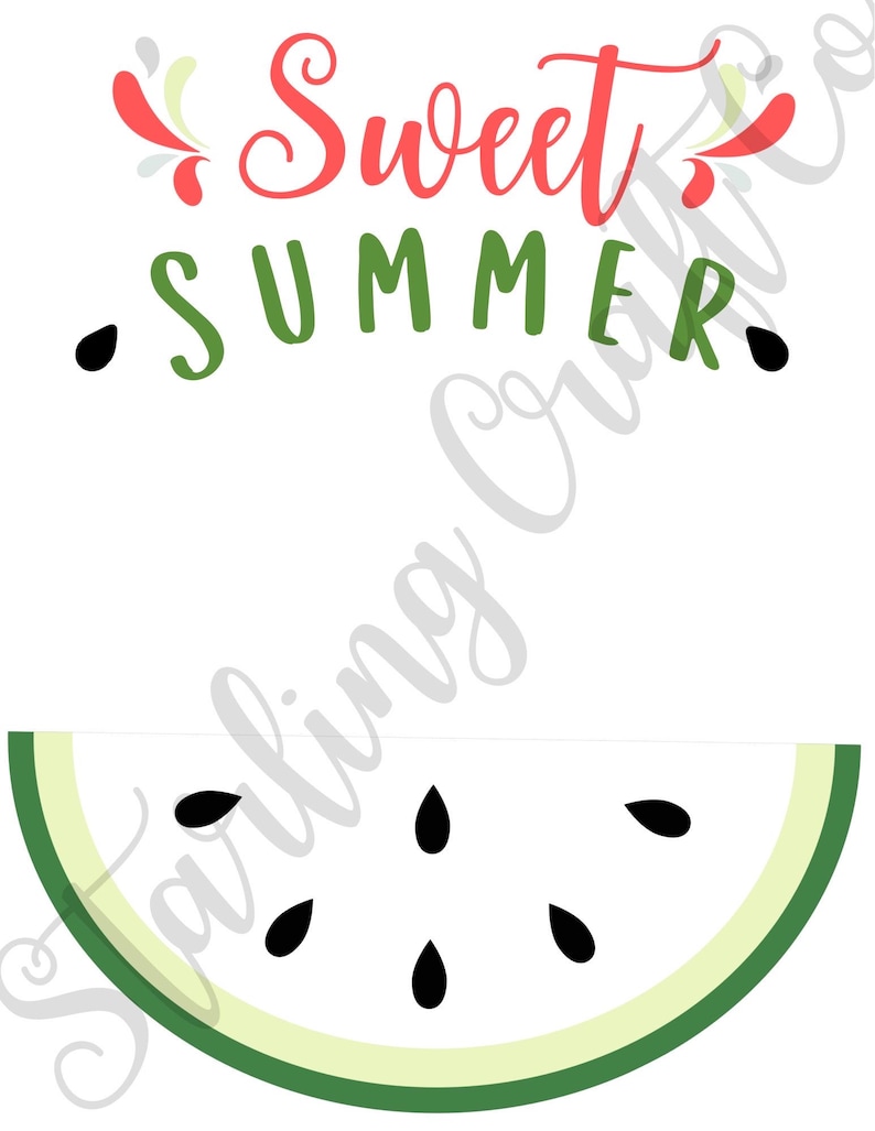 Może przedstawiać: Białe tło z napisem "Sweet Summer" w czerwonej i zielonej czcionce. Na dole plaster arbuza z czarnymi pestkami i zieloną sk&oacute;rką. Projekt nawiązuje do letniego, owocowego motywu.