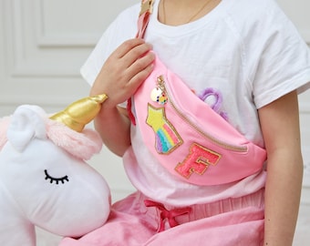 Riñonera infantil personalizada, riñonera de nailon con parche de chenilla personalizado para artículos pequeños esenciales.