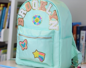 Mochila infantil personalizada, mochila escolar de nailon color menta con parche de chenilla, mochila de viaje para preescolar y jardín de infancia, nombre personalizado, ligera