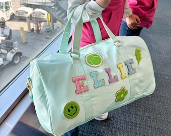Bolsa de viaje personalizada para niñas, con parche de chenilla y nombre personalizado, ideal para viajes de fin de semana.