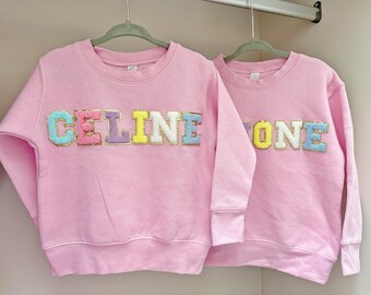 Sudadera infantil personalizada con parche de chenilla / Sudadera con nombre personalizado para niño pequeño, ideal como regalo para baby shower, unisex, de forro polar suave.
