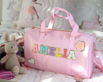 Bolsa de viaje personalizada para niños, bolsa de viaje con parche de chenilla personalizado para campamentos, vacaciones y escapadas de fin de semana.