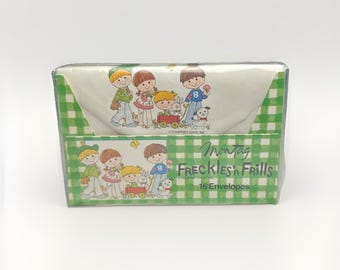 Sobres Vintage Montag Freckles 'n Frills de Courtney Davis - 16 sobres ilustrados