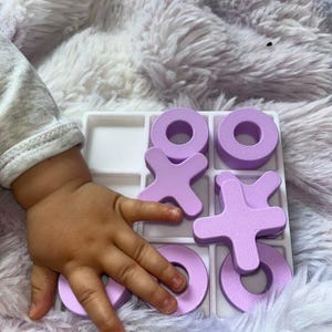 Tic-Tac-Toe Spiel mit kreativem und funktionalen Design hergestellt mit dem 3D-Druck-FDM Verfahren aus hochwertigem und robusten PLA