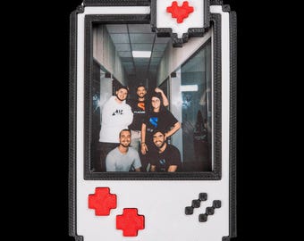 Pixel Snap Magnetic Photo Frame – Retro Gaming Style 3D Printed Frame | Pixel Art Magnet Frame | Gift for Gamers