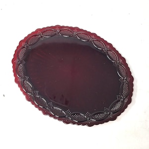 Piatto da portata ovale vintage Avon 1876 Cape Cod in vetro rosso rubino (34,3 cm x 28 cm)
