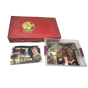 Vintage Erector &#39;&#39;The Worlds Greatest Construction Toy&#39;&#39; in metal Carrying case