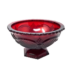 Cuenco para dulces con pedestal de vidrio rojo rubí Cape Cod de Avon vintage de 1876 (15 cm)