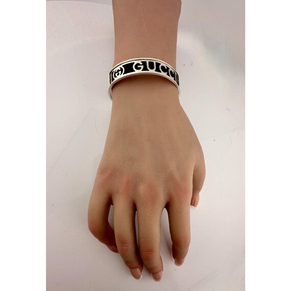 アクセサリー GUCCI Logo Black Patent Silver Bangle Gucci Black Leather GG Logo Sterling Silver Bangle Bracelet