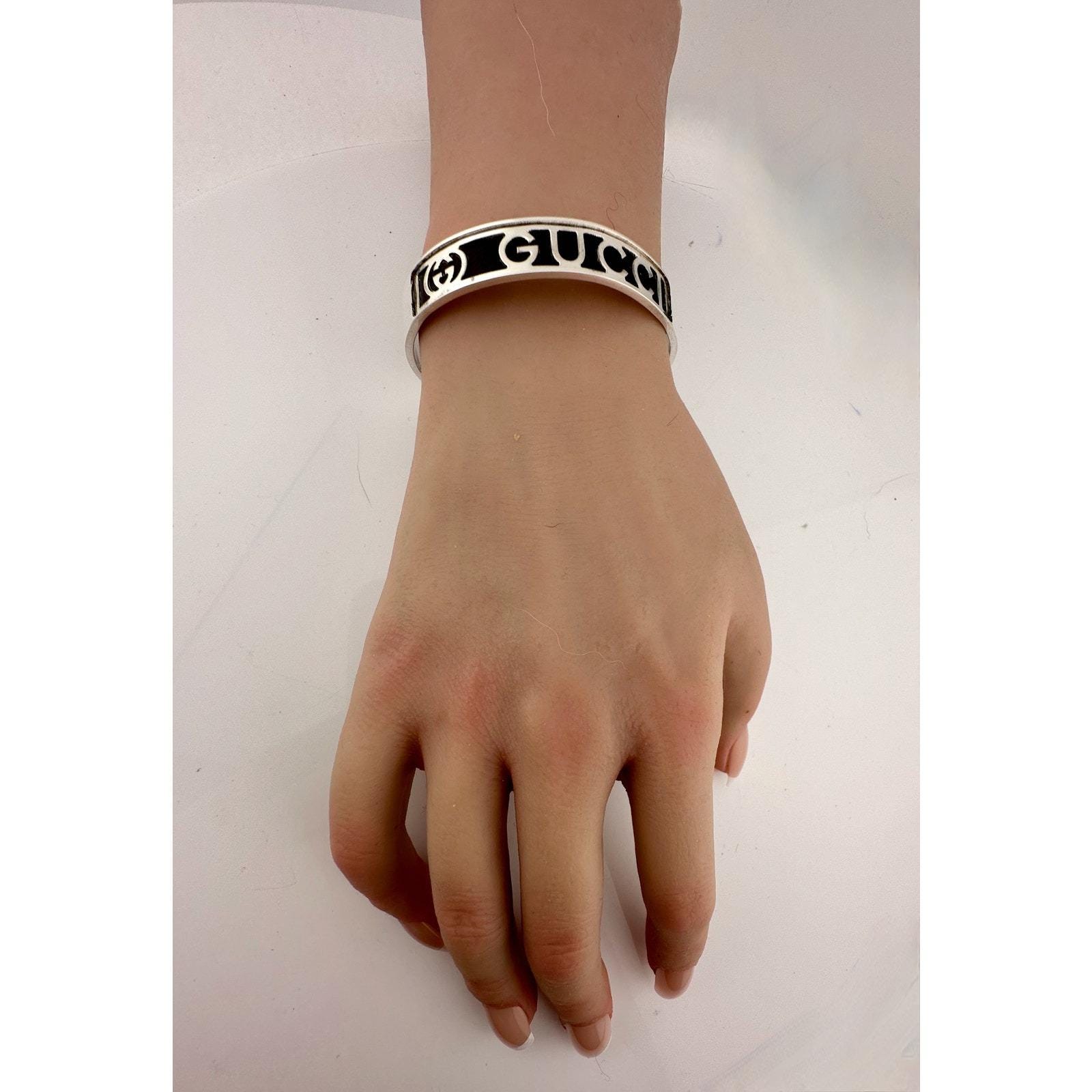 アクセサリー GUCCI Logo Black Patent Silver Bangle Gucci Black Leather GG Logo Sterling Silver Bangle Bracelet