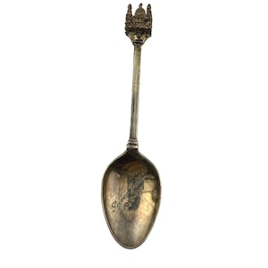 Queen Elizabeth II ''Silver Jubilee 1952-1977'' Collector Spoon - St. Paul's Cathedral  - 'Exquisite' Silver Plate EJ Ltd