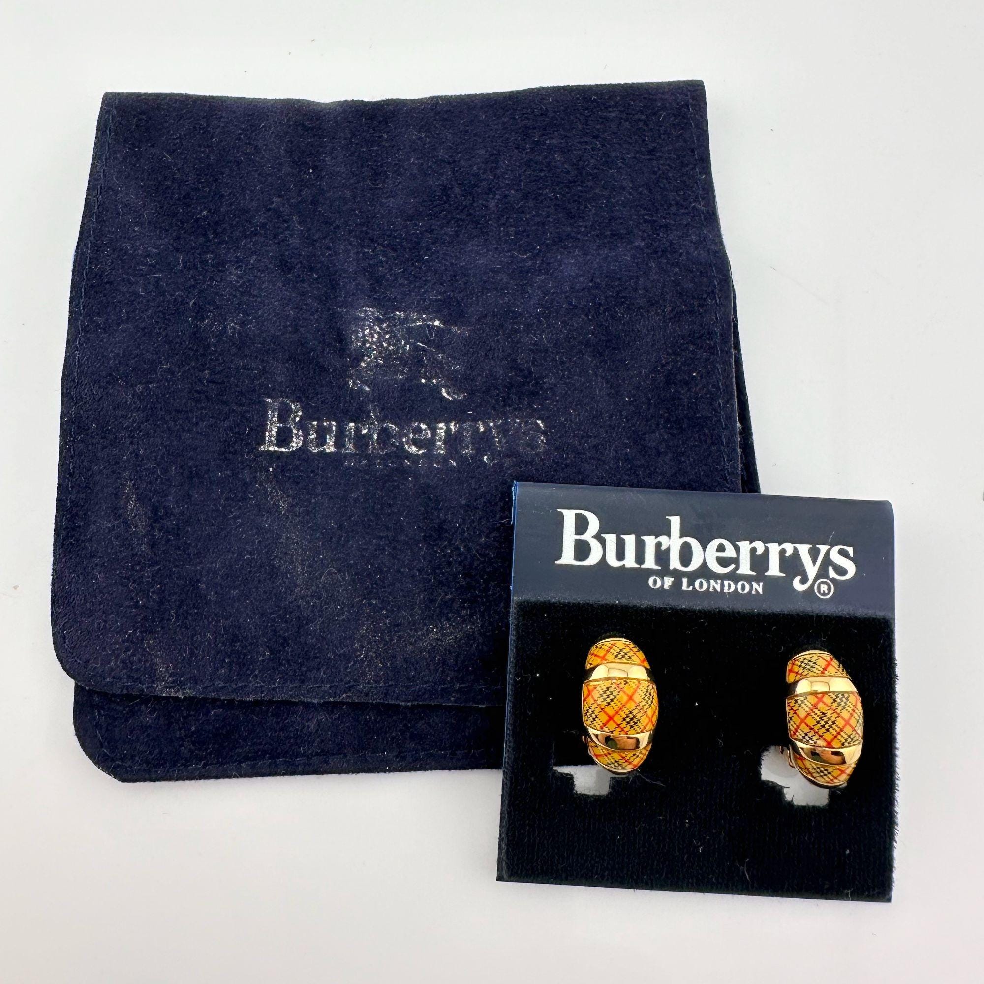 Burberry alude with the dust bah and box. christmas calling w @burberry #ad main image 4