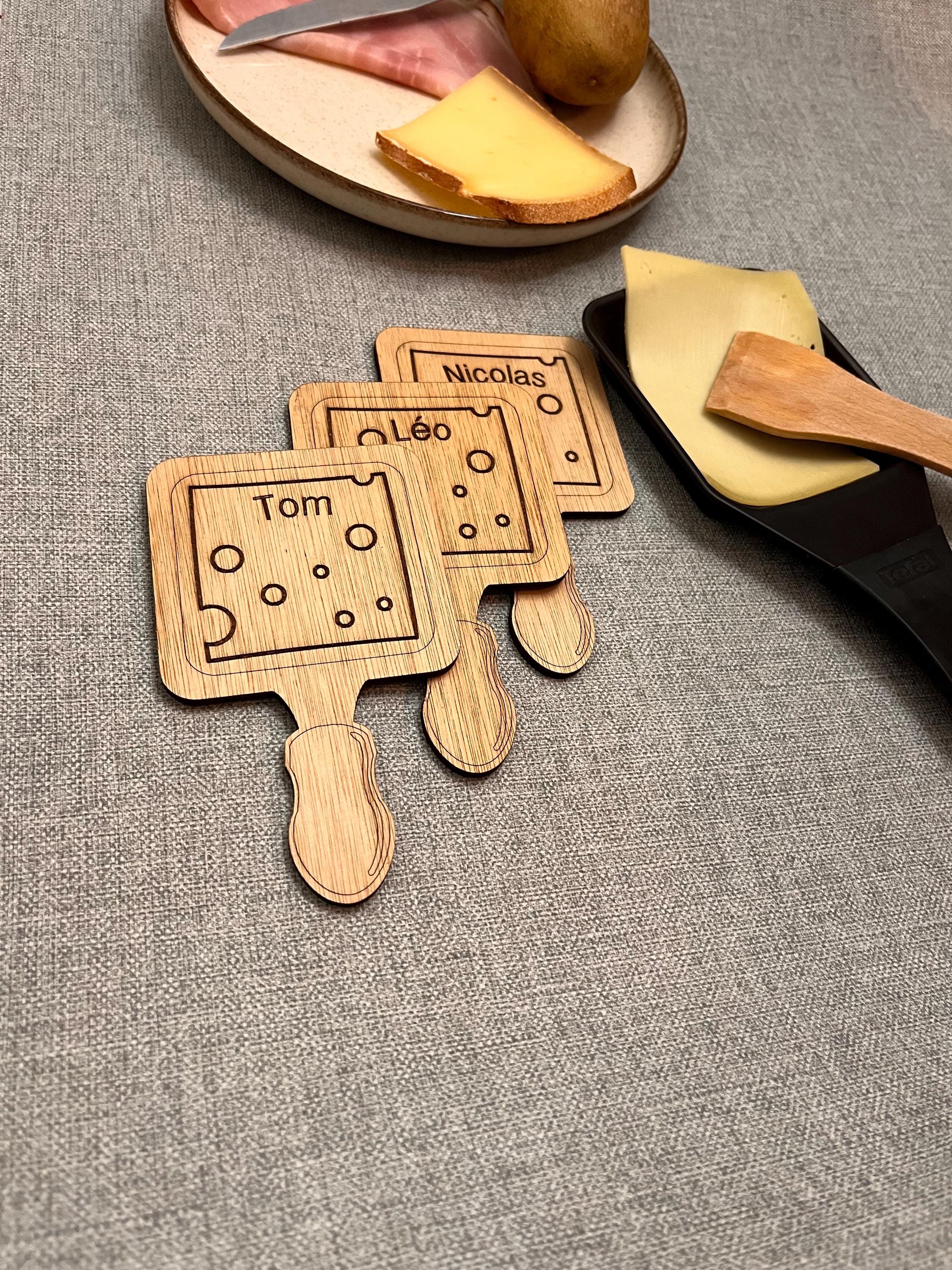 Repose-poêlon en bois personnalisé - Accessoire raclette gravé avec prénoms | Cadeau convivial pour amateurs de raclette