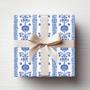 Papier d'emballage bleu pays français, beau papier d'emballage cadeau d'anniversaire de mariage à la ferme traditionnel.