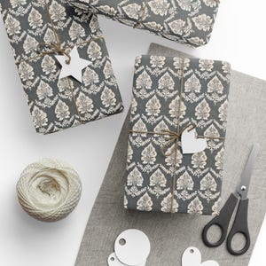 Carta da regalo floreale di ispirazione vintage, elegante carta da regalo grigia e bianca per occasioni speciali, disponibile opaca o lucida, 3 misure