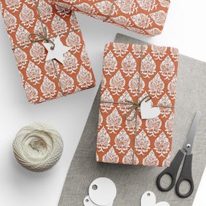 Carta da regalo con motivo arancione, perfetta per l'autunno e le occasioni speciali. Carta da regalo disponibile in 3 misure, finitura opaca o lucida.