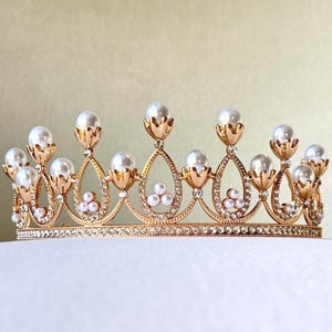 Elegant Gold Pearl Bridal Tiara | Crystal and Pearl Wedding Crown | Luxury Pearl Headpiece for Brides | Soft Glam Bridal Accessories