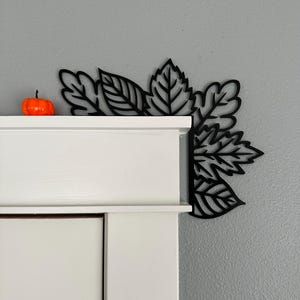 Outline Fall Leaf Door Corner Decor