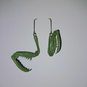 Boucles d'oreilles articulées Mante religieuse