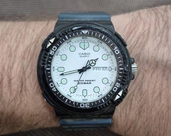 Casio Diver 394 MRD-201W Quartz Day/Date Vintage Men’s Watch GMS170MHN5