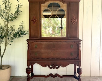 Vintage Wood Hutch / Display Cabinet – Elegant Glass Door, Carved Details, Solid Wood