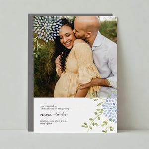 Paperless Post Anpassbare Babypartyeinladungsvorlage | Rustikal | Blütenblätter, Blumen, Foto, Licht, Blätter, Bemalt | Sofort Download